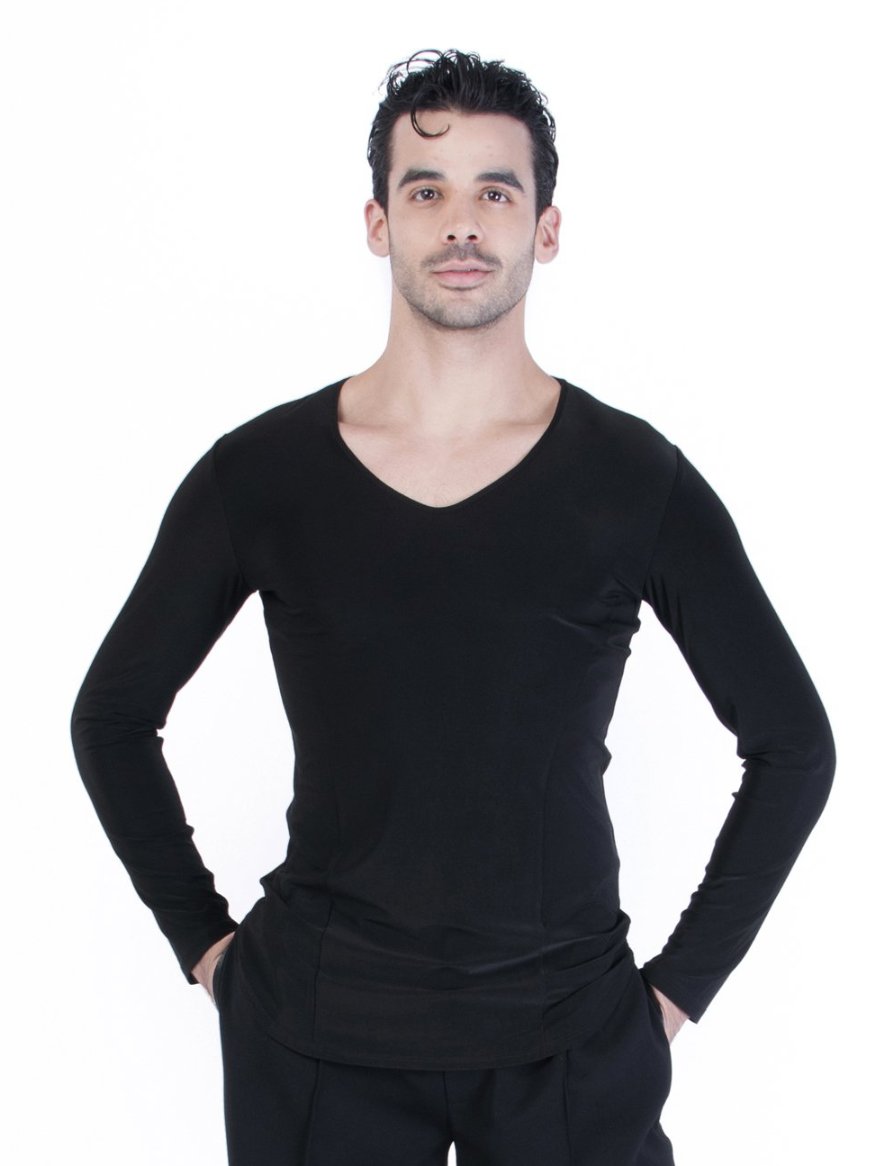 Classic silhouette for men with v-neck and a rounded hem. 